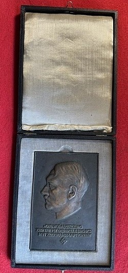 Cased Adolf Hitler Profile Plaque (WWII Veteran 